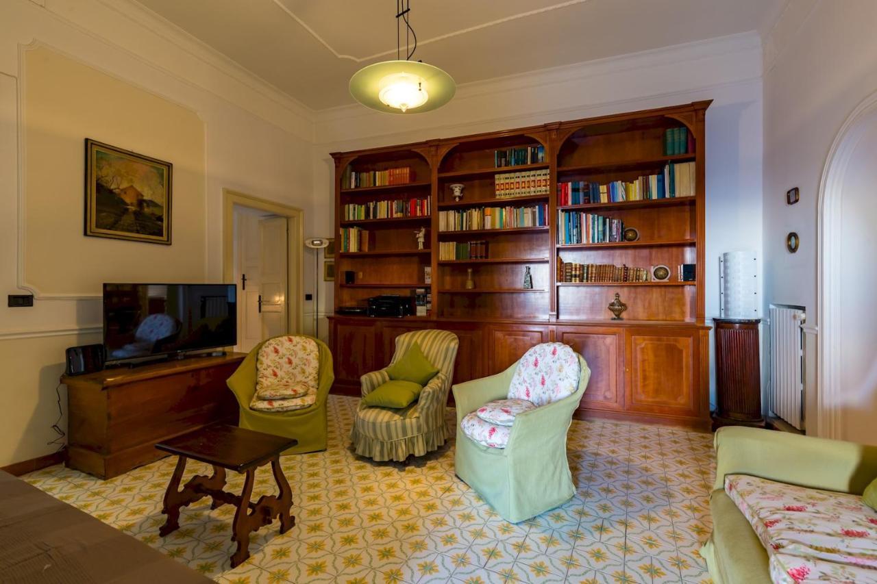 Villa Paola - Hidden Panoramic Garden And Terraces By Napoliapartments المظهر الخارجي الصورة
