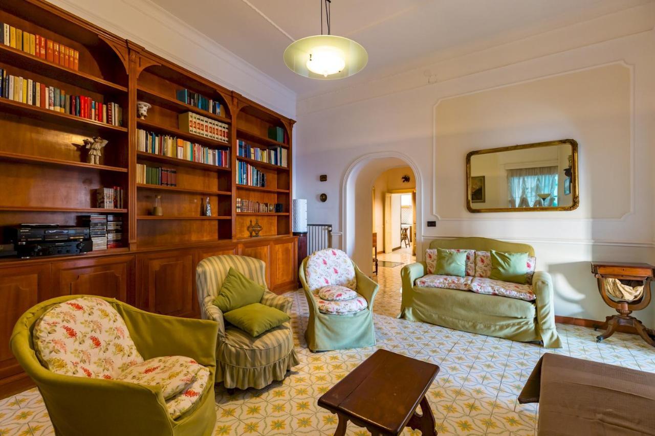 Villa Paola - Hidden Panoramic Garden And Terraces By Napoliapartments المظهر الخارجي الصورة